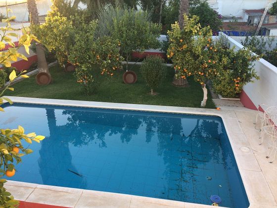 Foto 2 de Chalet en venta en Bollullos de la Mitación de 3 habitaciones con terraza y piscina