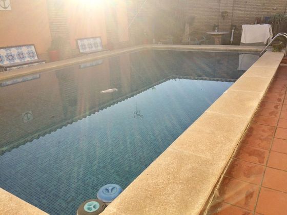 Foto 2 de Chalet en venta en Gines de 4 habitaciones con terraza y piscina
