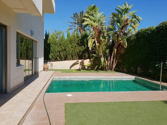 Foto 1 de Xalet en venda a Palomares del Río de 7 habitacions amb piscina i garatge