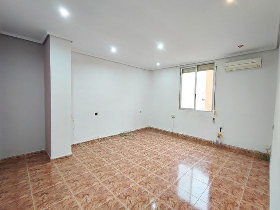 Foto 1 de Venta de piso en Ciutat Fallera de 3 habitaciones con aire acondicionado y calefacción