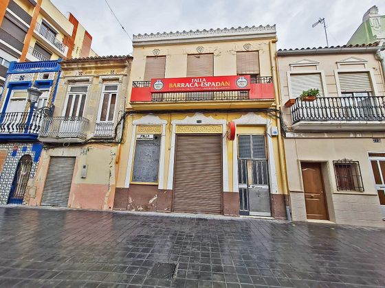 Foto 1 de Casa en venda a El Cabanyal- El Canyamelar de 5 habitacions amb balcó