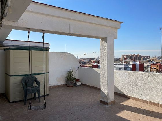 Foto 1 de Àtic en venda a El Cabanyal- El Canyamelar de 3 habitacions amb terrassa i balcó