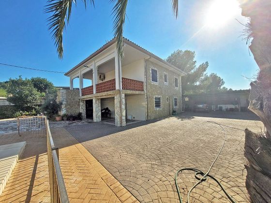 Foto 2 de Chalet en venta en Llombai de 5 habitaciones con terraza y piscina