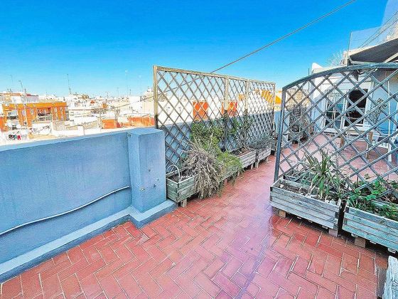 Foto 2 de Àtic en venda a El Calvari de 3 habitacions amb terrassa i aire acondicionat