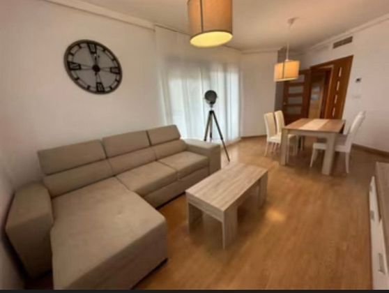 Foto 1 de Pis en lloguer a calle Marina Alta de 3 habitacions amb mobles i balcó