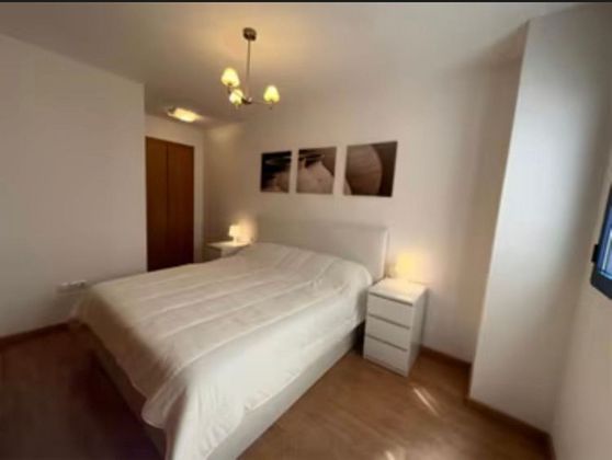 Foto 2 de Pis en lloguer a calle Marina Alta de 3 habitacions amb mobles i balcó