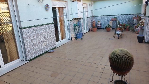 Foto 2 de Àtic en venda a Torrefiel de 3 habitacions amb terrassa i garatge