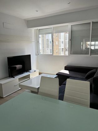 Foto 1 de Alquiler de piso en calle Alborea de 3 habitaciones con muebles y aire acondicionado