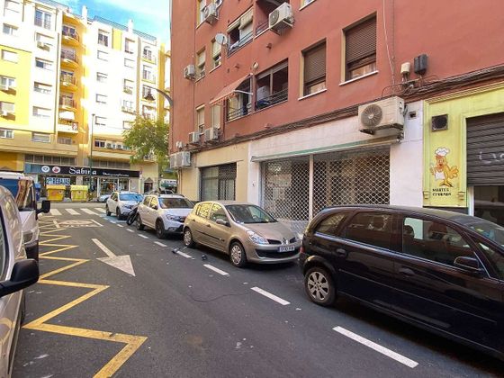 Foto 2 de Local en venda a calle Aguilar y Cano de 80 m²