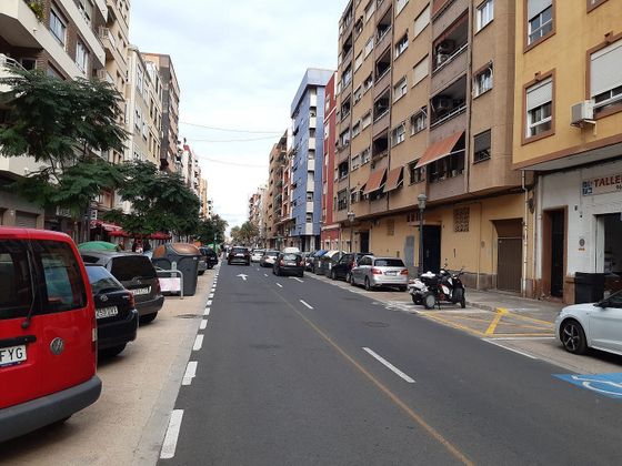 Foto 2 de Garaje en venta en calle Doctor Lluch de 16 m²