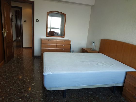 Foto 2 de Pis en lloguer a La Carrasca de 4 habitacions amb terrassa i mobles