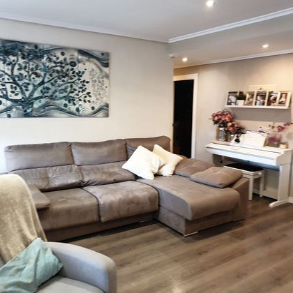 Foto 2 de Piso en venta en Malilla de 3 habitaciones con garaje y aire acondicionado