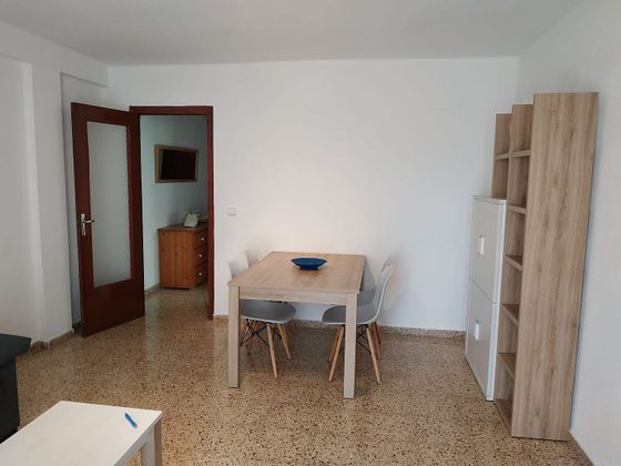 Foto 2 de Pis en lloguer a Ciutat Jardí de 2 habitacions amb mobles i balcó