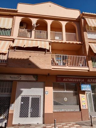 Foto 2 de Venta de piso en Zubia (La) de 3 habitaciones con terraza