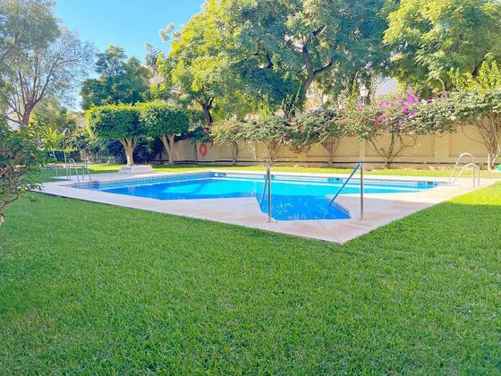 Foto 1 de Pis en venda a La Carihuela de 3 habitacions amb terrassa i piscina