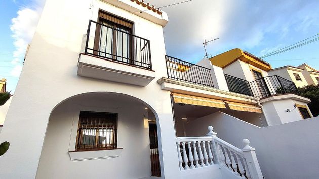 Foto 2 de Venta de casa en Puerto de la Torre - Atabal de 4 habitaciones con terraza y jardín
