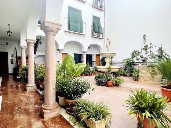 Foto 2 de Pis en venda a Casco Histórico de 5 habitacions amb garatge i balcó