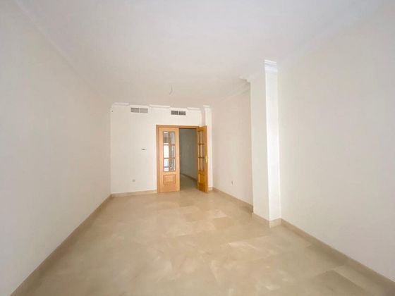 Foto 1 de Piso en venta en Centro - Antequera de 3 habitaciones con balcón y aire acondicionado