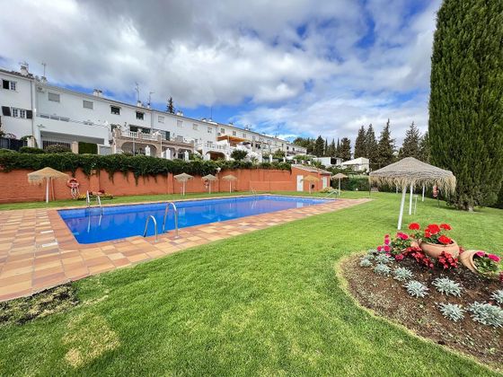 Foto 2 de Casa en venta en Zona Fuentemora de 4 habitaciones con terraza y piscina