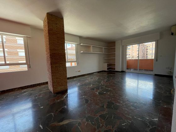 Foto 1 de Alquiler de piso en Juan Carlos I de 3 habitaciones con terraza y garaje