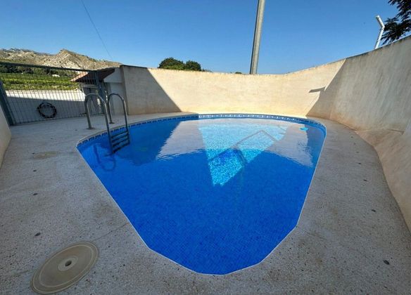 Foto 2 de Casa adossada en venda a Blanca de 4 habitacions amb terrassa i piscina