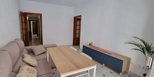 Foto 2 de Piso en alquiler en calle Carlos III de 4 habitaciones con muebles y balcón
