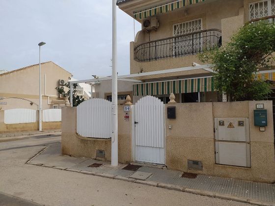 Foto 1 de Casa en venda a calle Río Llobregat de 3 habitacions amb terrassa i aire acondicionat