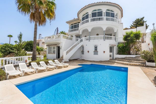 Foto 1 de Chalet en venta en El Faro de Calaburra - Chaparral de 4 habitaciones con terraza y piscina