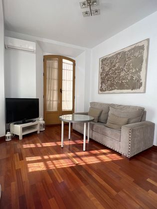 Foto 2 de Alquiler de piso en Conde de Ureña - Monte Gibralfaro de 1 habitación con muebles y balcón