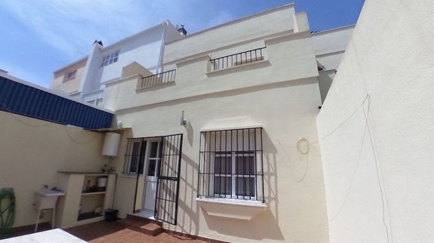 Foto 2 de Casa adossada en venda a Rinconada (La) de 4 habitacions amb terrassa i piscina