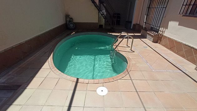 Foto 1 de Casa adossada en venda a calle Guindo de 5 habitacions amb terrassa i piscina