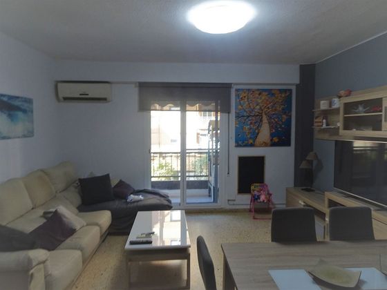 Foto 2 de Venta de piso en Benicalap de 4 habitaciones con balcón y aire acondicionado