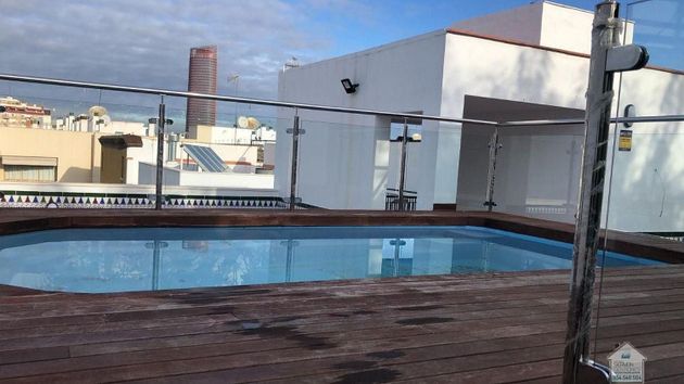 Foto 1 de Àtic en venda a Triana Casco Antiguo de 3 habitacions amb terrassa i piscina