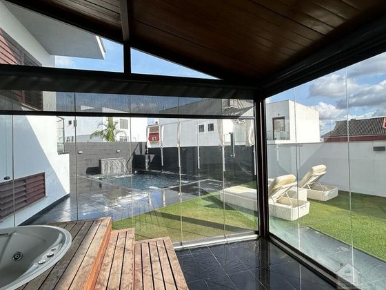 Foto 1 de Alquiler de casa en Montequinto de 3 habitaciones con terraza y piscina