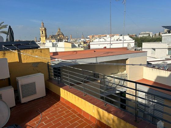 Foto 1 de Venta de casa en La Buhaira de 4 habitaciones con terraza y balcón