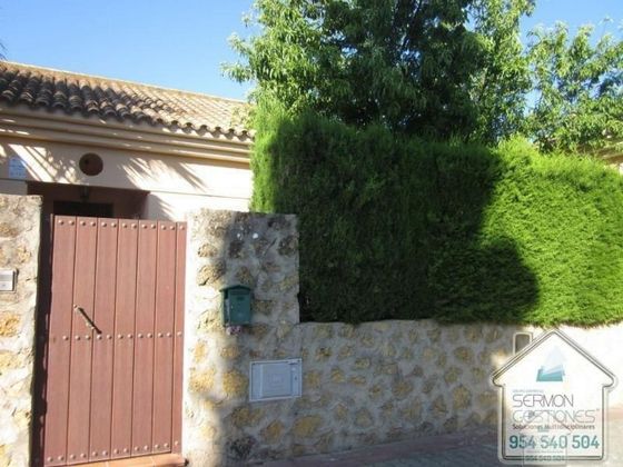 Foto 1 de Casa en lloguer a Montequinto de 4 habitacions amb piscina i garatge