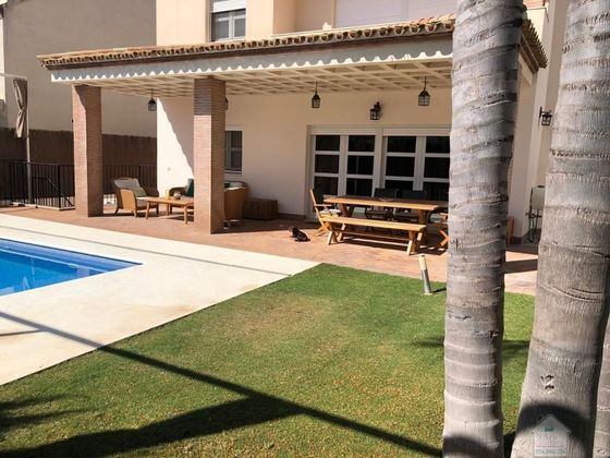 Foto 1 de Chalet en venta en El Zaudín - Club de Golf de 6 habitaciones con piscina y garaje