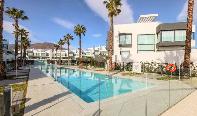 Foto 2 de Casa en lloguer a urbanización Playa de Guadalobon de 3 habitacions amb terrassa i piscina