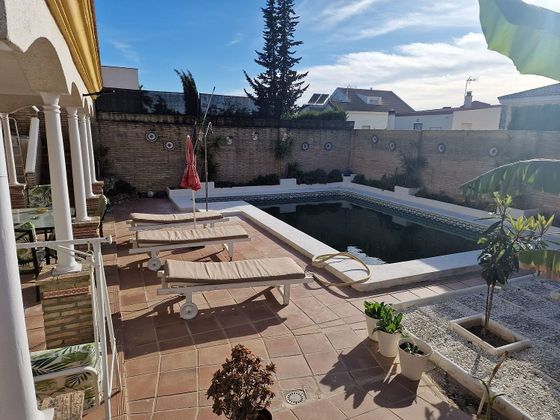 Foto 2 de Casa en venda a Gelves de 8 habitacions amb terrassa i piscina