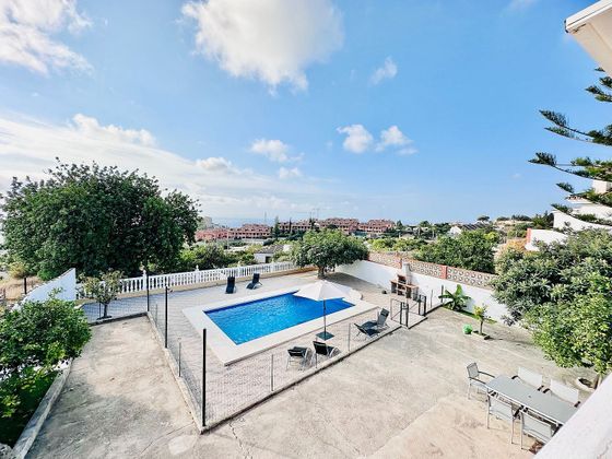 Foto 1 de Xalet en lloguer a calle Del Amocafre de 3 habitacions amb terrassa i piscina