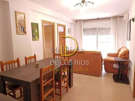 Foto 1 de Piso en alquiler en Polígono Cartuja – La Paz de 4 habitaciones con terraza y jardín