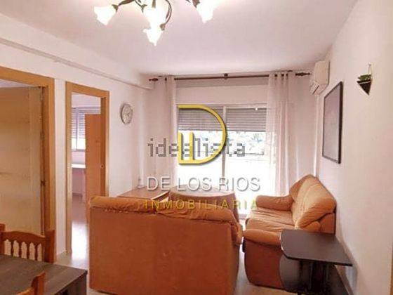 Foto 2 de Pis en lloguer a Polígono Cartuja – La Paz de 4 habitacions amb terrassa i jardí