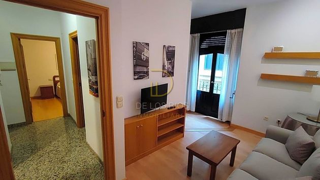 Foto 2 de Pis en lloguer a Centro - Sagrario de 2 habitacions amb mobles i balcó
