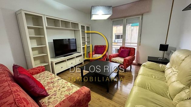 Foto 1 de Piso en alquiler en Pajaritos - Plaza de Toros de 3 habitaciones con muebles y balcón