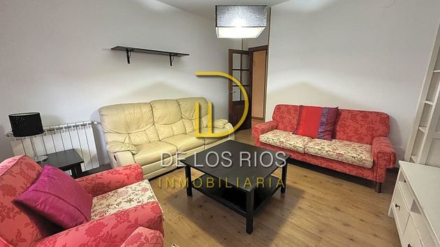 Foto 2 de Piso en alquiler en Pajaritos - Plaza de Toros de 3 habitaciones con muebles y balcón