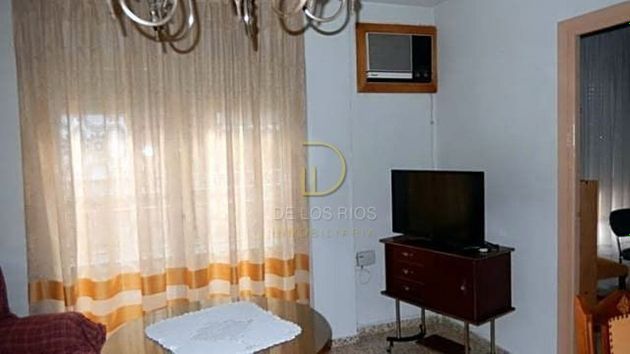 Foto 2 de Pis en lloguer a Pajaritos - Plaza de Toros de 4 habitacions amb mobles i aire acondicionat