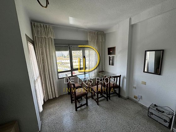 Foto 2 de Pis en lloguer a Camino de Ronda - Rosaleda de 3 habitacions amb terrassa i mobles