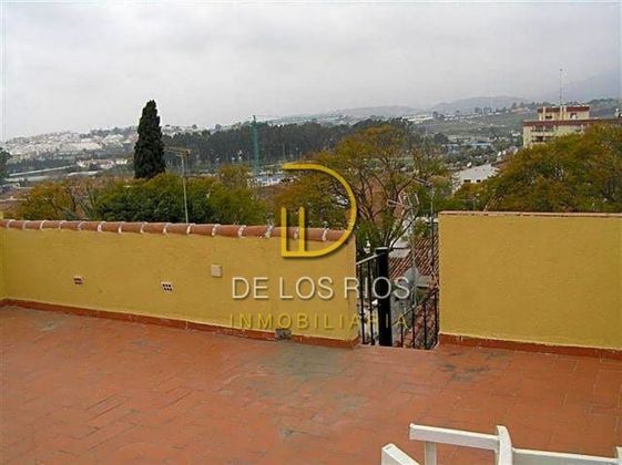 Foto 2 de Xalet en venda a Nueva Andalucía centro de 4 habitacions amb terrassa i jardí