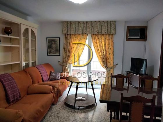 Foto 2 de Pis en lloguer a Pajaritos - Plaza de Toros de 4 habitacions amb mobles i calefacció