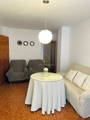 Foto 2 de Pis en lloguer a Pajaritos - Plaza de Toros de 4 habitacions amb terrassa i mobles